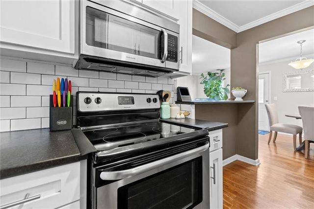 5201 W 71st Street, Prairie Village, KS 66208