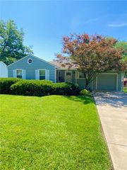5201 W 71st Street, Prairie Village, KS 66208