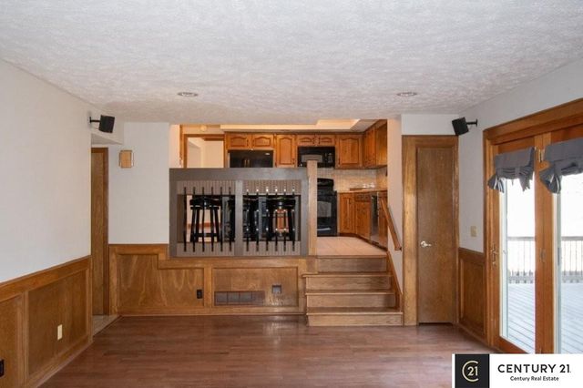 807 S Taylor Street, Papillion, NE 68046