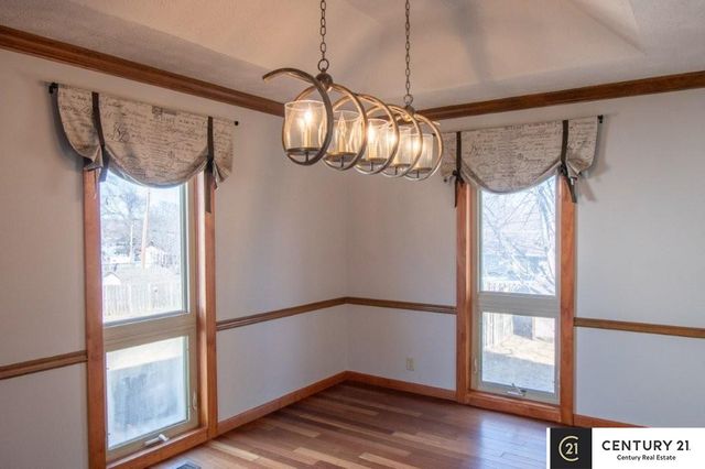 807 S Taylor Street, Papillion, NE 68046