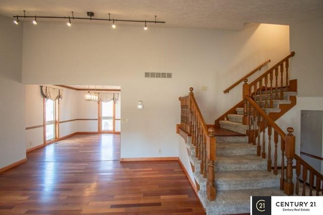 807 S Taylor Street, Papillion, NE 68046