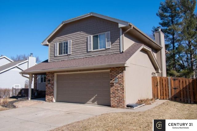 807 S Taylor Street, Papillion, NE 68046