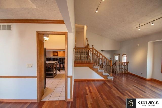 807 S Taylor Street, Papillion, NE 68046