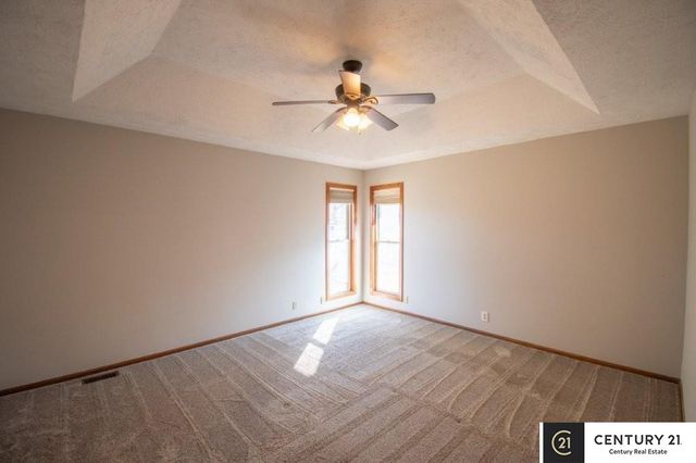 807 S Taylor Street, Papillion, NE 68046