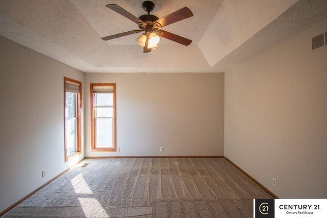 807 S Taylor Street, Papillion, NE 68046