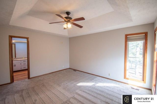 807 S Taylor Street, Papillion, NE 68046