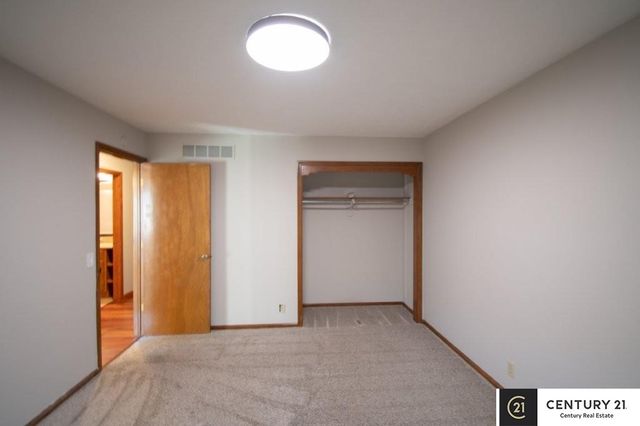 807 S Taylor Street, Papillion, NE 68046