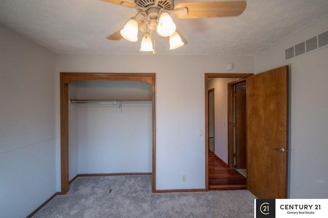 807 S Taylor Street, Papillion, NE 68046