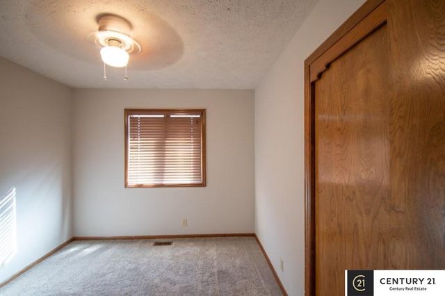 807 S Taylor Street, Papillion, NE 68046