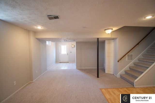 807 S Taylor Street, Papillion, NE 68046