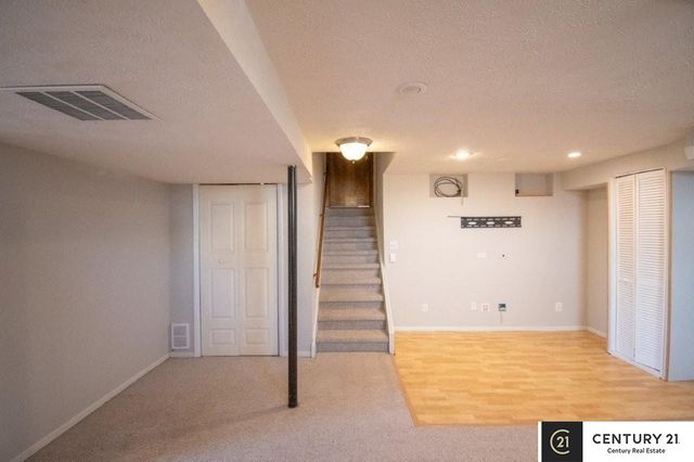 807 S Taylor Street, Papillion, NE 68046