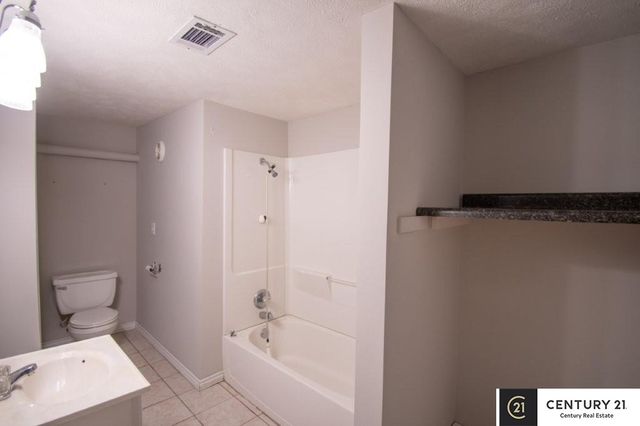 807 S Taylor Street, Papillion, NE 68046