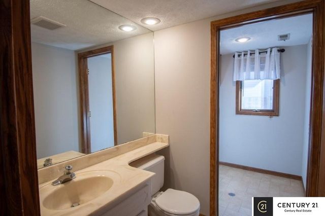 807 S Taylor Street, Papillion, NE 68046