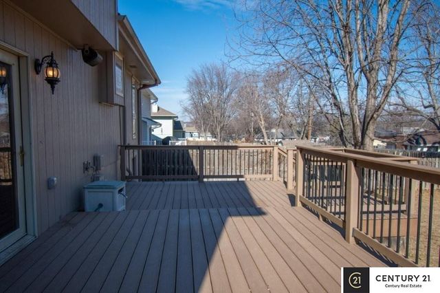 807 S Taylor Street, Papillion, NE 68046