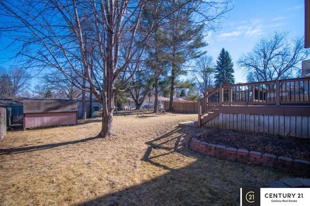 807 S Taylor Street, Papillion, NE 68046