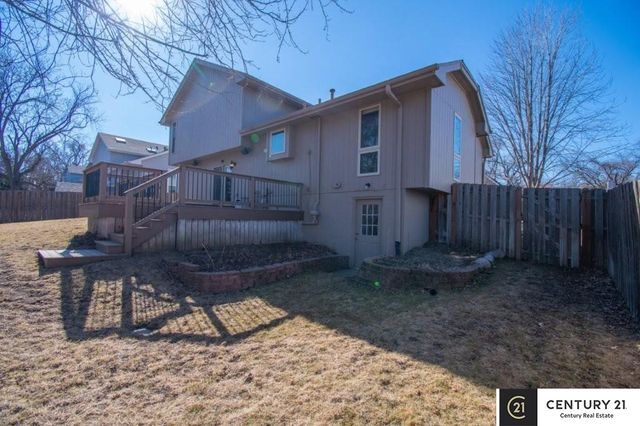 807 S Taylor Street, Papillion, NE 68046