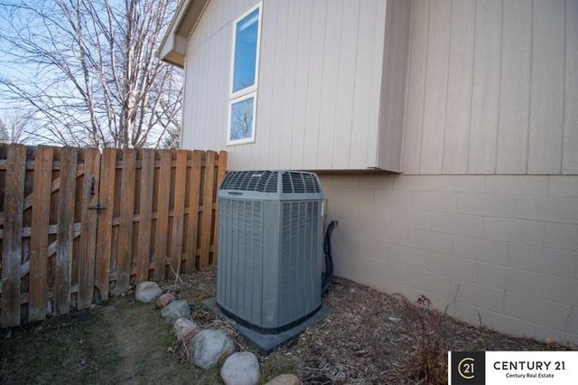 807 S Taylor Street, Papillion, NE 68046