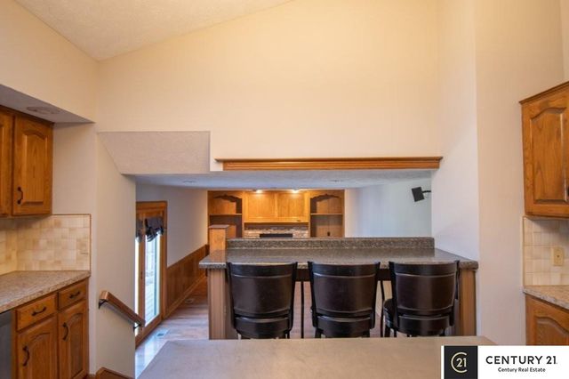 807 S Taylor Street, Papillion, NE 68046