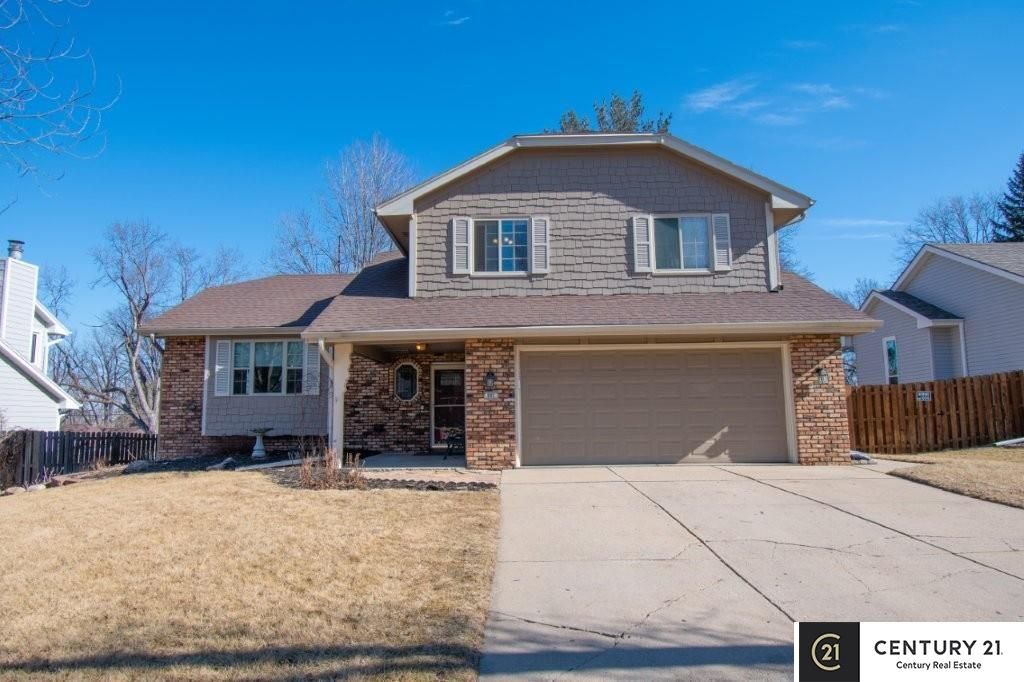 807 S Taylor Street, Papillion, NE 68046