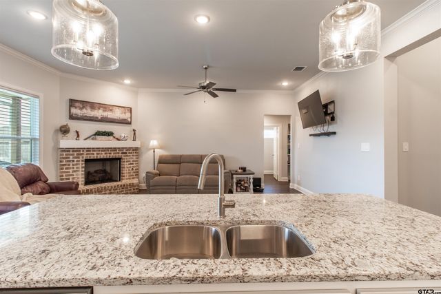 227 Amanda Ave, Bullard, TX 75757