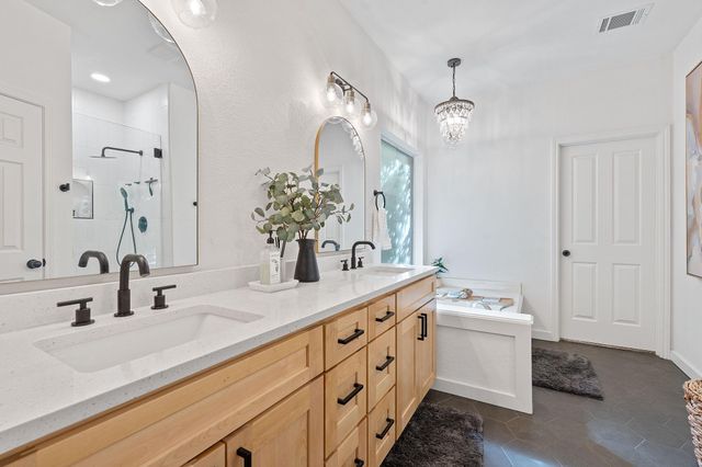 17813 Box Canyon TER, Round Rock, TX 78681