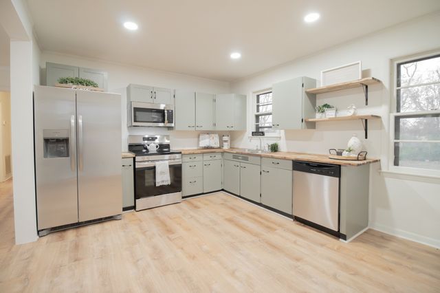 2907 Dunmore Dr, Nashville, TN 37214