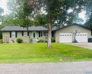 42 Sherwood Drive, Scottsboro, AL 35769
