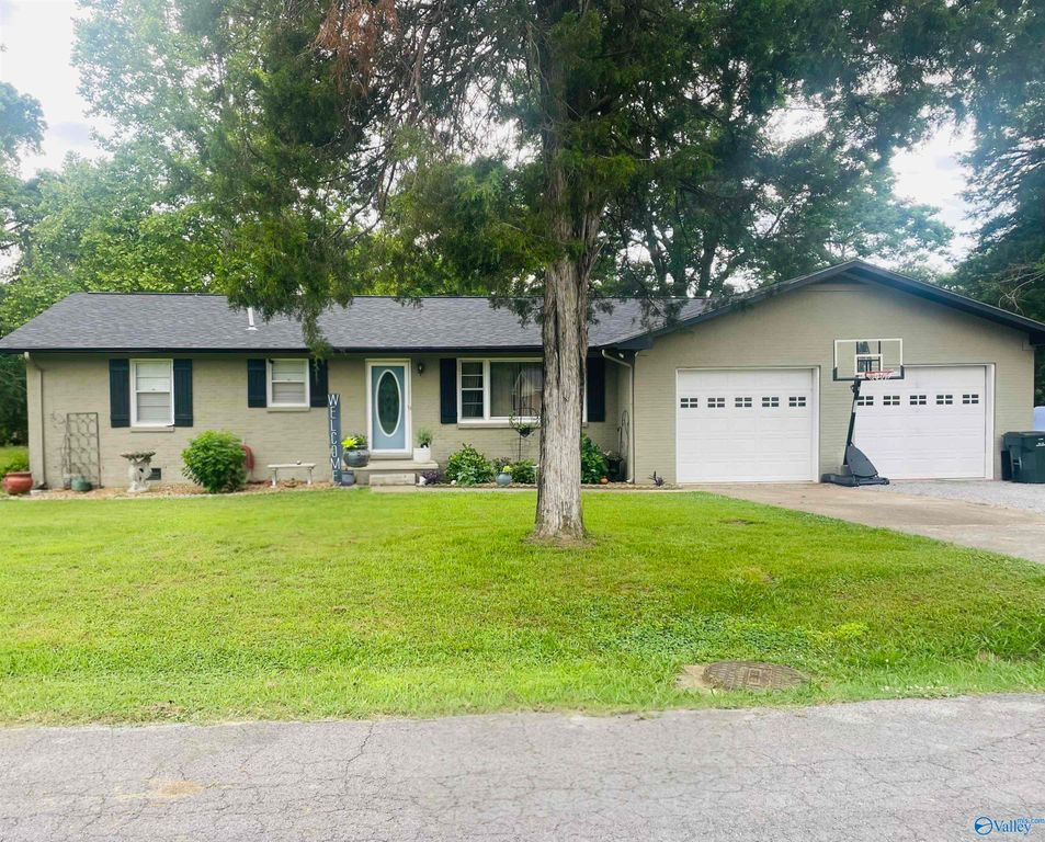 42 Sherwood Drive, Scottsboro, AL 35769