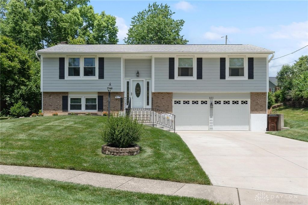 233 Royal Oaks Drive, Fairborn, OH 45324