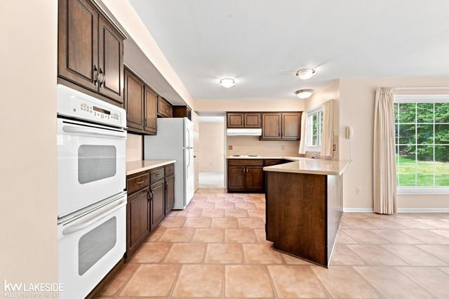 46100 Amesbury Street, Plymouth, MI 48170