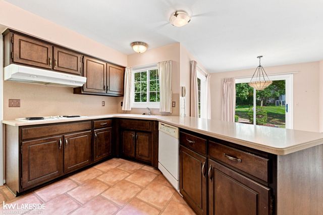 46100 Amesbury Street, Plymouth, MI 48170