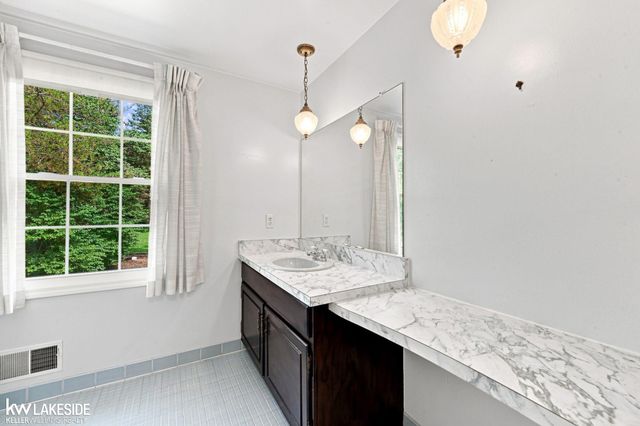46100 Amesbury Street, Plymouth, MI 48170