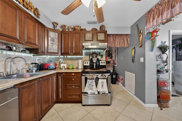 4280 NE 11th Ter, Pompano Beach, FL 33064