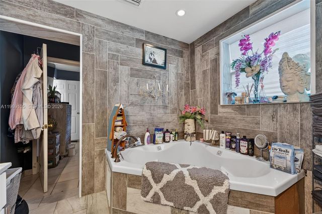 4280 NE 11th Ter, Pompano Beach, FL 33064