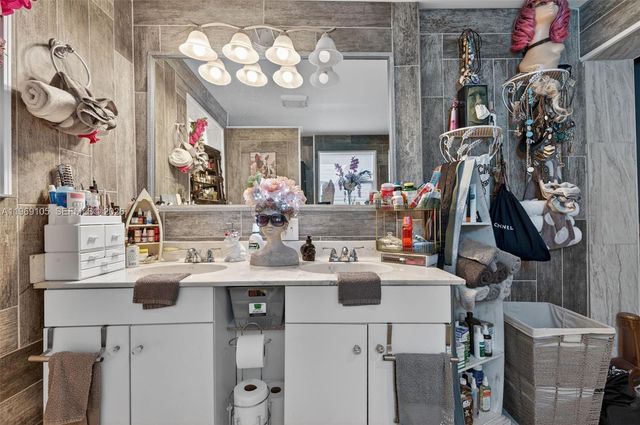 4280 NE 11th Ter, Pompano Beach, FL 33064