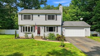 78 Branch St, Longmeadow, MA 01106