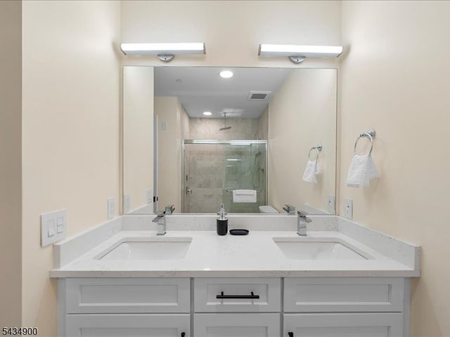 3316 John F Kennedy Blvd 404, Jersey City, NJ 07307