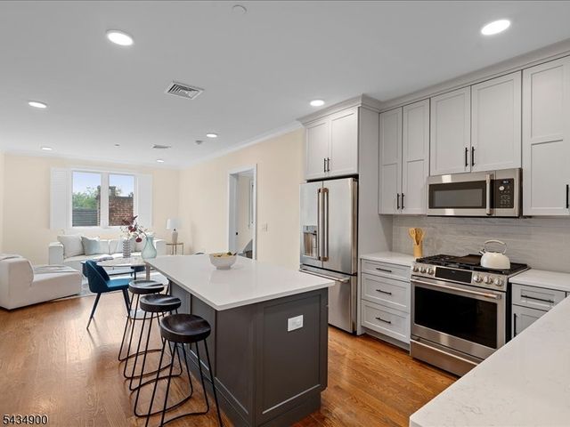 3316 John F Kennedy Blvd 404, Jersey City, NJ 07307