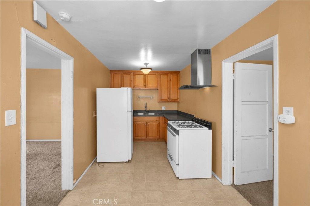 Image 15 of property listing at 3581 Cherry, Long Beach, CA 90807