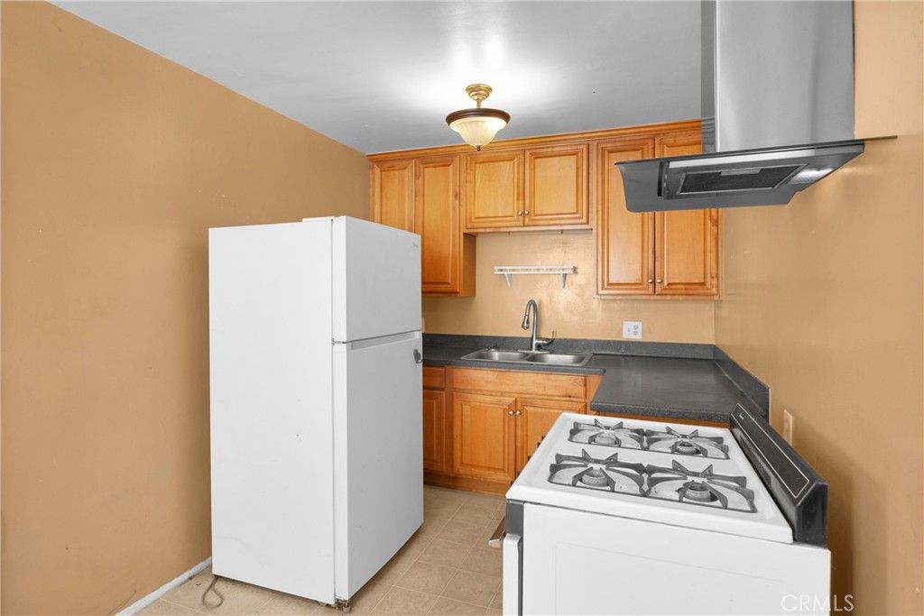 Image 16 of property listing at 3581 Cherry, Long Beach, CA 90807