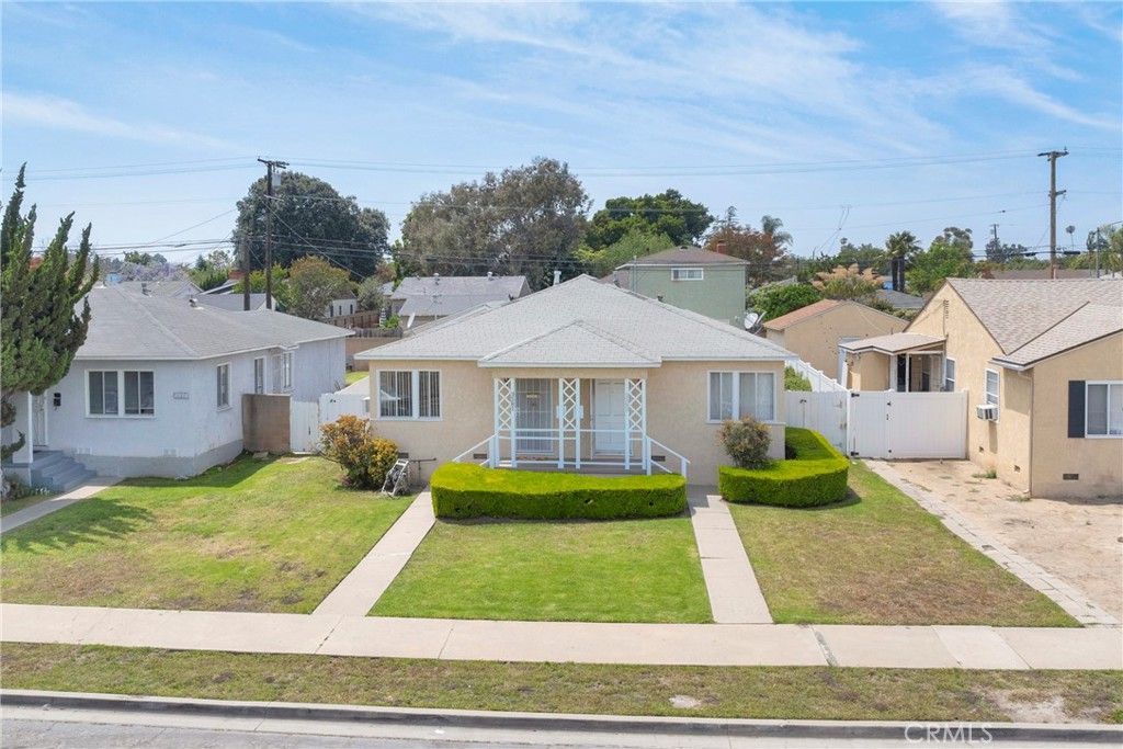 Image 2 of property listing at 3581 Cherry, Long Beach, CA 90807