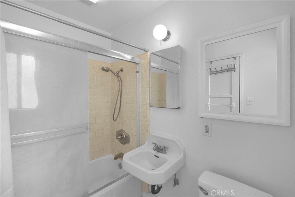 Image 23 of property listing at 3581 Cherry, Long Beach, CA 90807