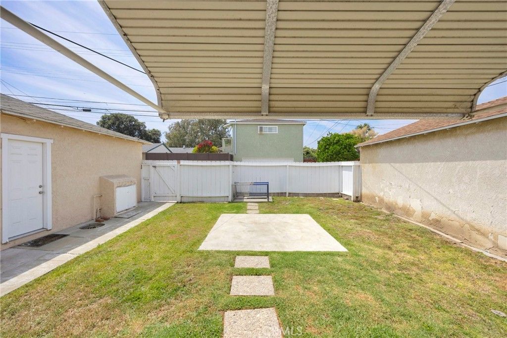 Image 26 of property listing at 3581 Cherry, Long Beach, CA 90807
