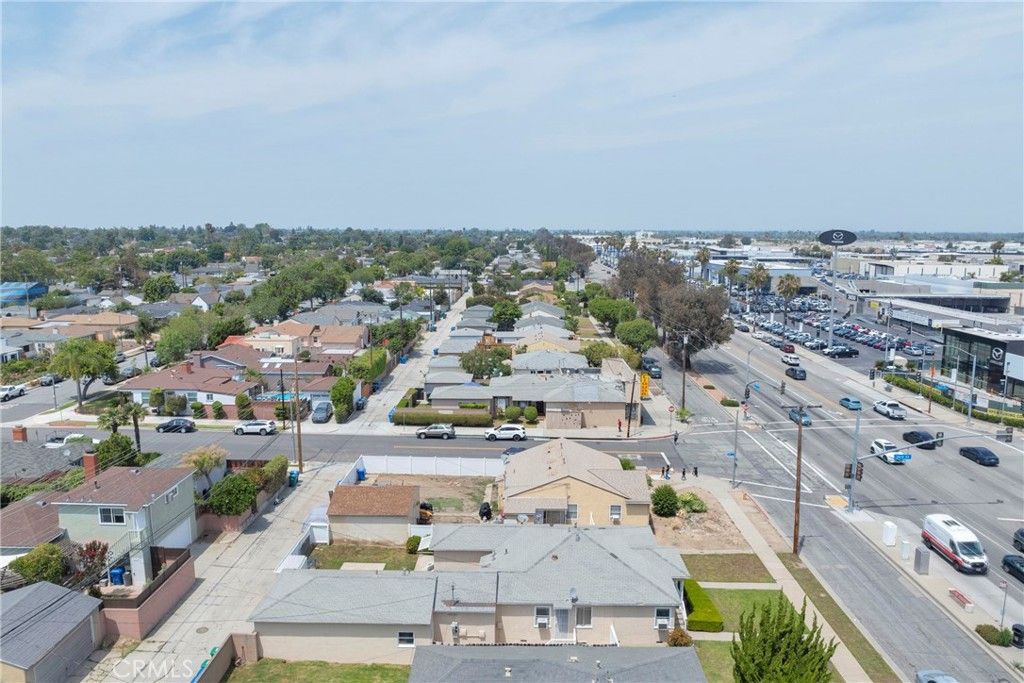 Image 37 of property listing at 3581 Cherry, Long Beach, CA 90807