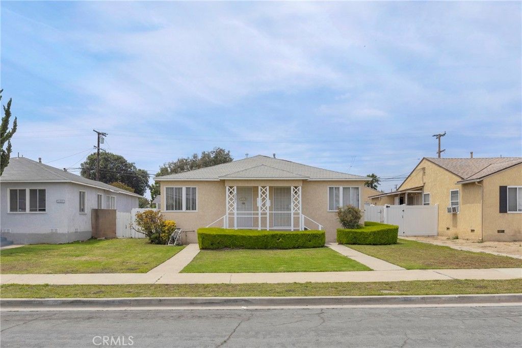 Image 5 of property listing at 3581 Cherry, Long Beach, CA 90807