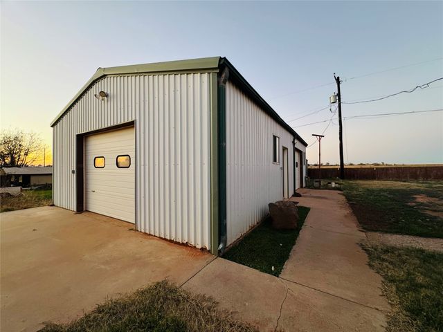 1111 E Sammy Baugh Avenue, Rotan, TX 79546