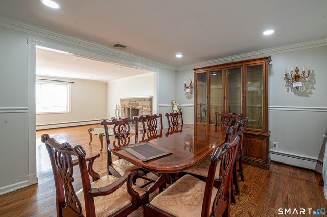 6 Liberty Terrace, North Haven, CT 06473