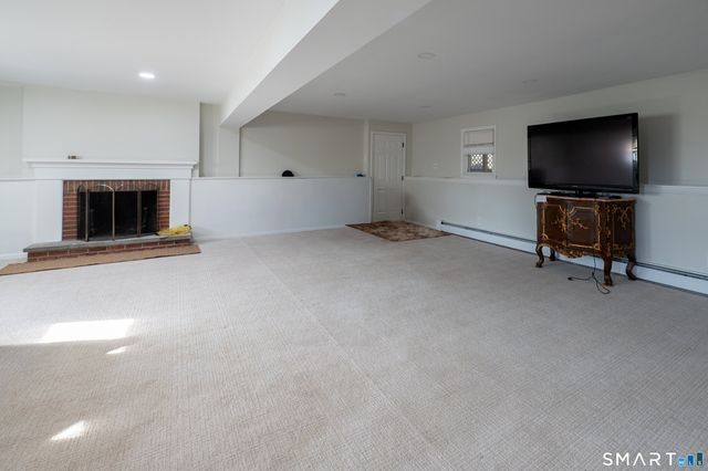 6 Liberty Terrace, North Haven, CT 06473