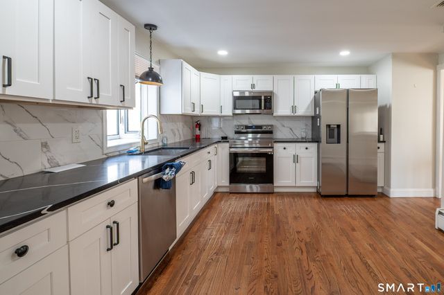 6 Liberty Terrace, North Haven, CT 06473