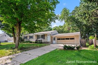 11141 Woodbushe Drive, Lowell, MI 49331